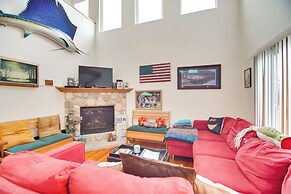 Twin Lakes Home - Walk to Lake Elizabeth!