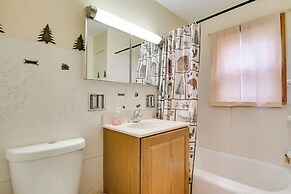 Twin Lakes Home - Walk to Lake Elizabeth!