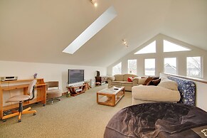 Twin Lakes Home - Walk to Lake Elizabeth!