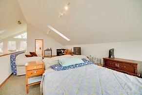 Twin Lakes Home - Walk to Lake Elizabeth!