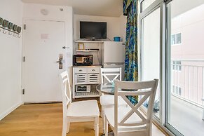 2 Mi to Barefoot Landing: Beachfront Resort Studio