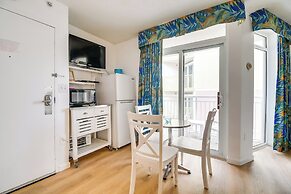 2 Mi to Barefoot Landing: Beachfront Resort Studio