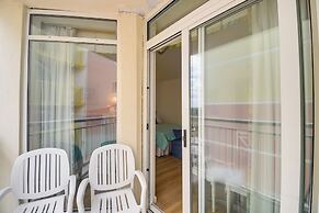 2 Mi to Barefoot Landing: Beachfront Resort Studio