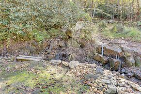 Avalon Woods Riverfront Retreat: Walk to Waterfall