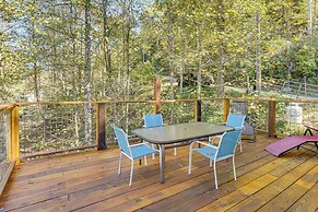 Avalon Woods Riverfront Retreat: Walk to Waterfall