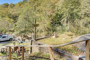 Avalon Woods Riverfront Retreat: Walk to Waterfall