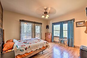 Avalon Woods Riverfront Retreat: Walk to Waterfall