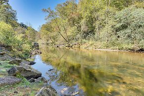 Avalon Woods Riverfront Retreat: Walk to Waterfall