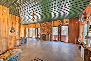 Avalon Woods Riverfront Retreat: Walk to Waterfall