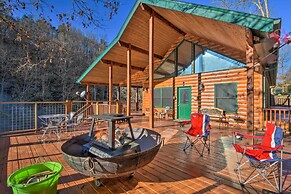 Avalon Woods Riverfront Retreat: Walk to Waterfall