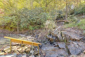 Avalon Woods Riverfront Retreat: Walk to Waterfall