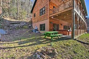 Avalon Woods Riverfront Retreat: Walk to Waterfall