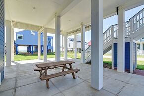 Modern Galveston Vacation Rental: Steps to Beach!