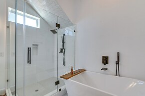 Modern Galveston Vacation Rental: Steps to Beach!