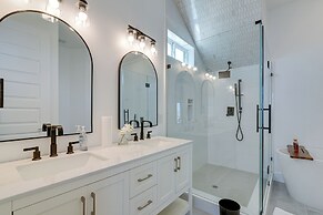 Modern Galveston Vacation Rental: Steps to Beach!