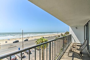 Galveston Oceanfront Condo w/ Balcony + View!