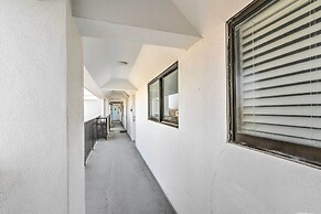 Galveston Oceanfront Condo w/ Balcony + View!