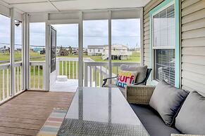 Walk to Beach: Charming Home w/ Deck in Galveston