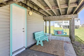Walk to Beach: Charming Home w/ Deck in Galveston