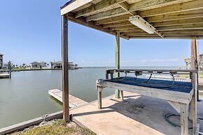 Walk to Beach: Charming Home w/ Deck in Galveston
