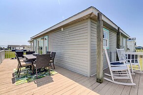 Walk to Beach: Charming Home w/ Deck in Galveston