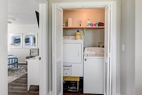 Walk to Beach: Charming Home w/ Deck in Galveston