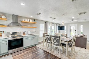 Walk to Beach: Charming Home w/ Deck in Galveston