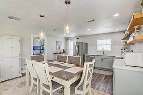 Walk to Beach: Charming Home w/ Deck in Galveston