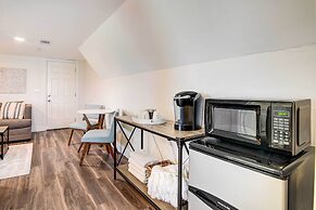 Walk to Beach: Charming Home w/ Deck in Galveston