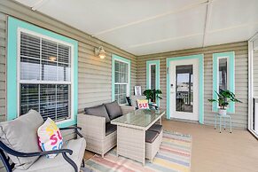 Walk to Beach: Charming Home w/ Deck in Galveston