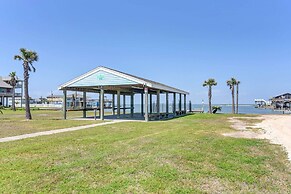 Walk to Beach: Charming Home w/ Deck in Galveston