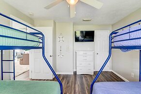 Walk to Beach: Charming Home w/ Deck in Galveston