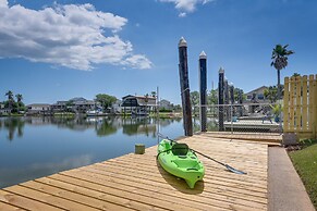 Waterfront Galveston Vacation Home: 4 Mi to Beach!