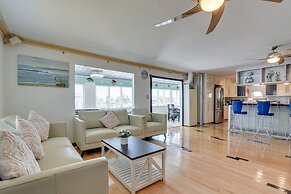Waterfront Galveston Bay Retreat - 4 Mi to Beach!