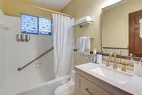 Waterfront Galveston Bay Retreat - 4 Mi to Beach!