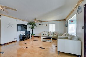 Waterfront Galveston Bay Retreat - 4 Mi to Beach!