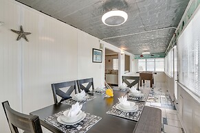 Waterfront Galveston Bay Retreat - 4 Mi to Beach!