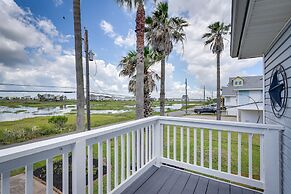 Waterfront Galveston Bay Retreat - 4 Mi to Beach!