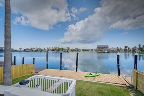 Waterfront Galveston Bay Retreat - 4 Mi to Beach!
