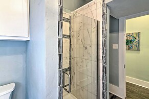 2 Mi to Beach & Seawall: Quaint Home in Galveston!