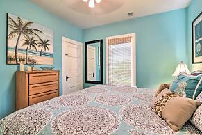 2 Mi to Beach & Seawall: Quaint Home in Galveston!