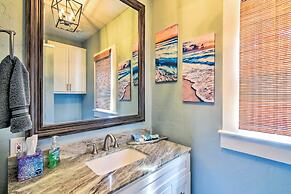 2 Mi to Beach & Seawall: Quaint Home in Galveston!