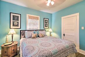2 Mi to Beach & Seawall: Quaint Home in Galveston!