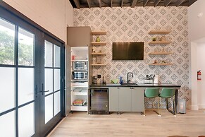 Downtown Galveston Home: Walk to Historic District