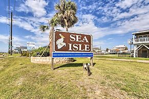 Walk to Sea Isle Beach: Retreat w/ Deck + Patio!