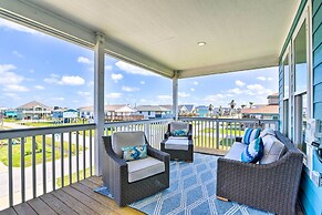 Walk to Sea Isle Beach: Retreat w/ Deck + Patio!