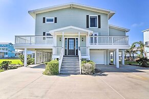 Waterfront Deck: Charming Galveston Home!
