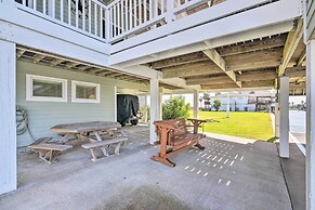 Waterfront Deck: Charming Galveston Home!