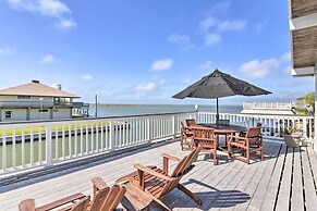 Waterfront Deck: Charming Galveston Home!