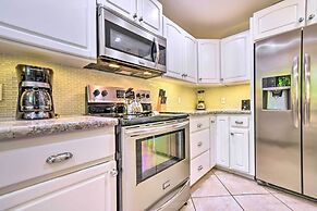 Bright & Airy Lahaina Condo - Walk to Beach!